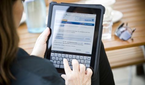 Many Banks offer Apps for Tablet-PC and Smartphone by now (photo: Deutsche Bank AG)